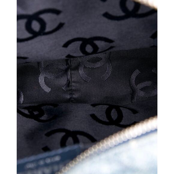 Chanel Vinatge Denim CC Hobo - Picture 4 of 10